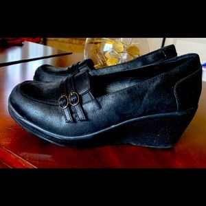 Skechers size 9 wedge leather shoes